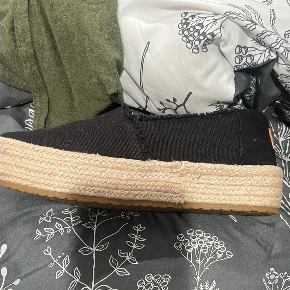 Toms Black Espadrille Slip-On Women's Shoes - Picture 2 of 5
